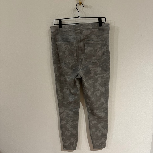 Spanx Leggings Women's Size 1X Grey Camo Jeanish Ankle Pull On Casual Stretch - Picture 4 of 5